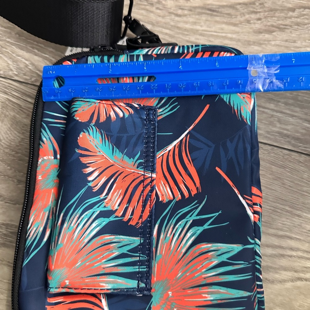 🌴 NWT The Front Pocket Crossbody – Tropical Navy (4-in-1 Convertible Bag) 🌴 - Picture 9 of 16